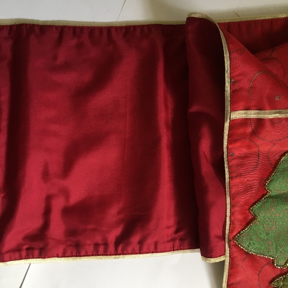 Pier 1 imports Christmas table runner. - Picture 14 of 15
